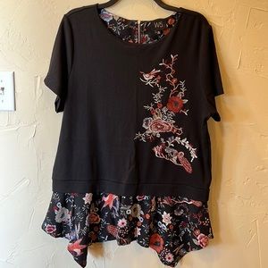 W5 top, short sleeve, floral, size L